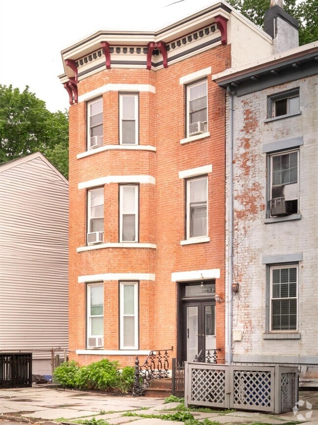 Building Photo - 175 Liberty St Rental