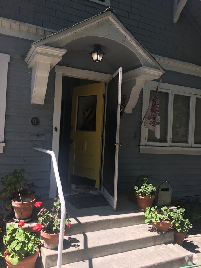Building Photo - 411 N 8th Ave Unit Victorian charmer A Rental