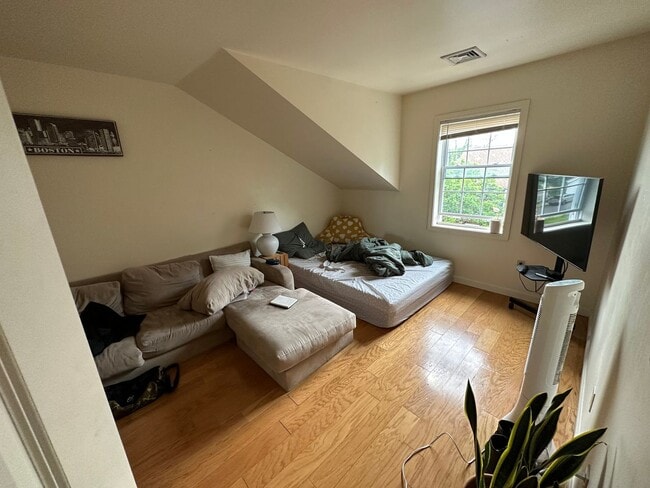 Photo - 9/1 No Fee! Huge Lower Allston townhouse 5BR/2.5BA!