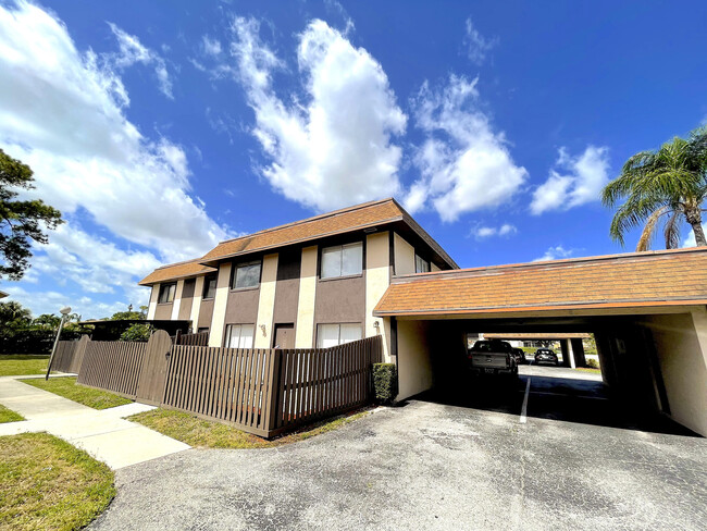 Photo - 2144 Sherwood Forest Blvd Townhome