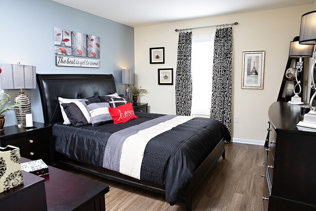 Longhill Pointe Apartments and Townhomes