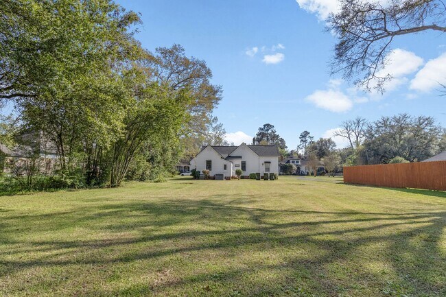 Photo - 318 Persons St
