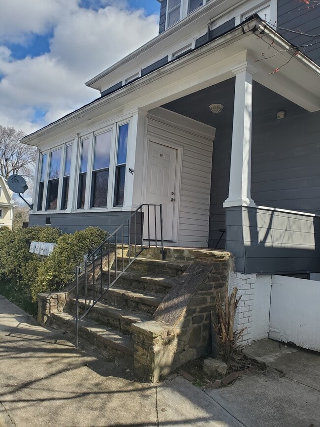 Building Photo - 5513 Edna Ave Unit 1F