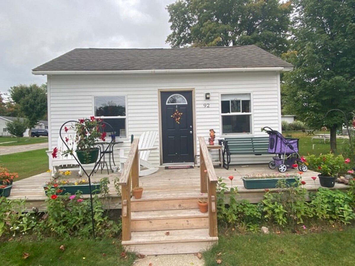 2 Bed, 1 Bath Single-Family Home – Close to Downtown Cedar Springs - 2 Bed, 1 Bath Single-Family Home – Close to Downtown Cedar Springs