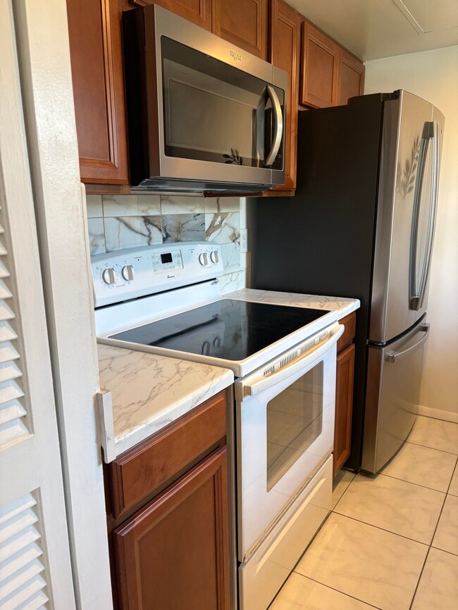 Building Photo - 2003 Greenbriar Blvd Unit #6