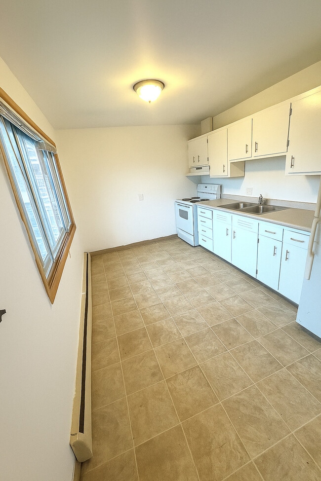 Photo - Lake Point Drive Apartments