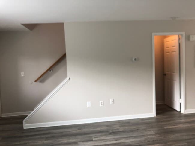 Spacious 2 Bedroom Townhouse - Spacious 2 Bedroom Townhouse Unit L-03
