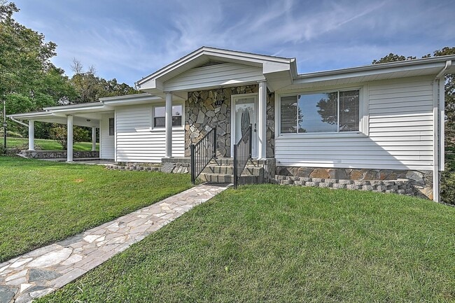 Photo - 135 Hixon Cir