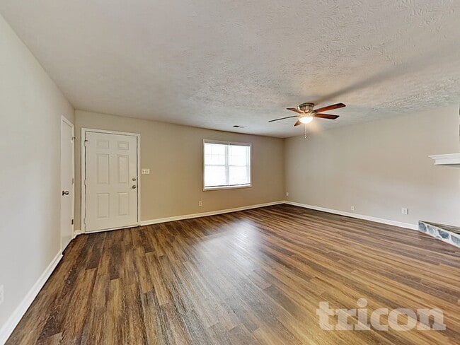 Photo - 211 Robin Ln