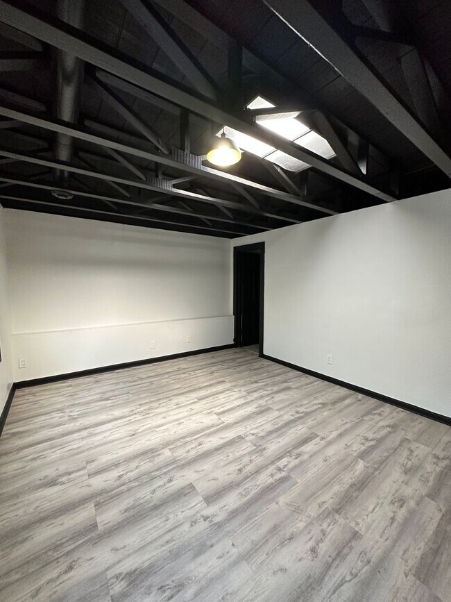 Building Photo - 4630 W North Ave Unit 2306A N 47th St