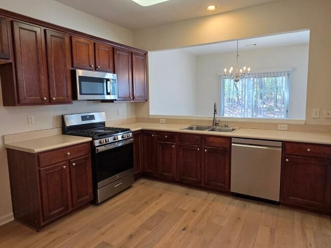 Photo - 2378 Fairlie Dr