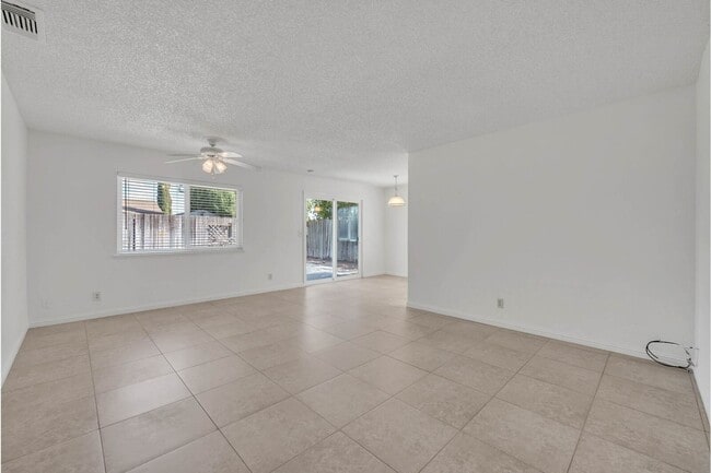 Photo - 15 Sunborg Ct