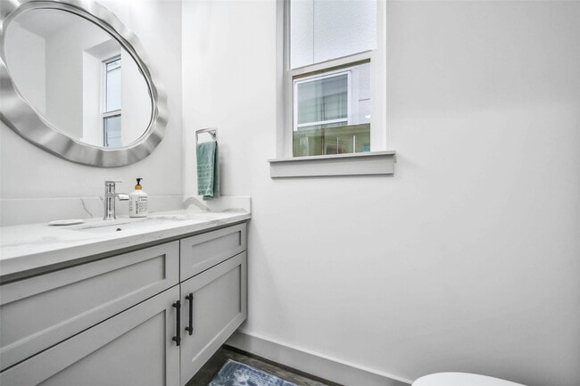 Photo - 1205 E 28th St