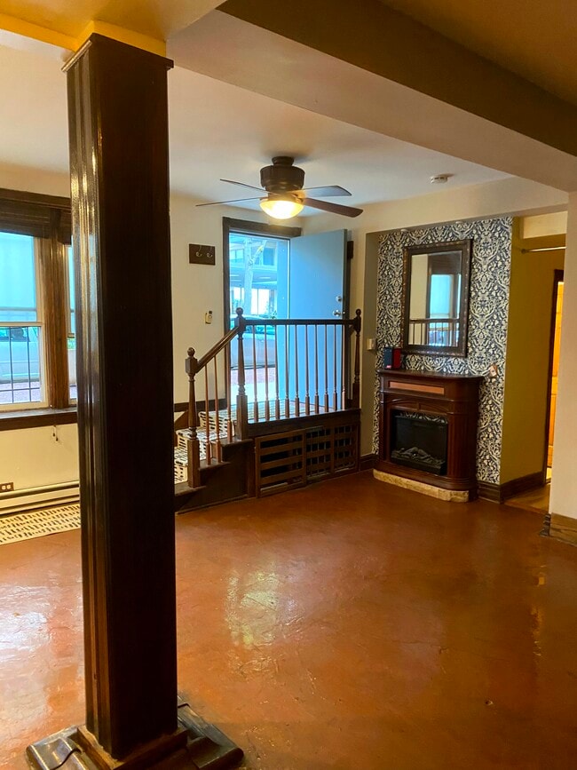 Building Photo - 6257 N Sheridan Rd Unit B
