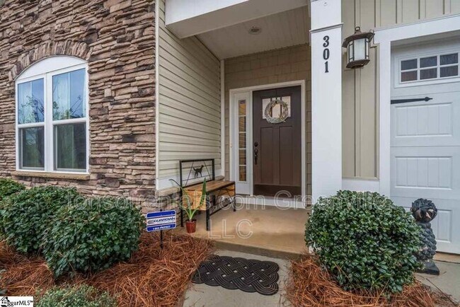 Photo - 301 Mercer Dr