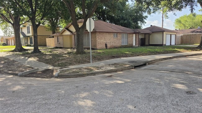 Building Photo - 1502 Sudbury Dr