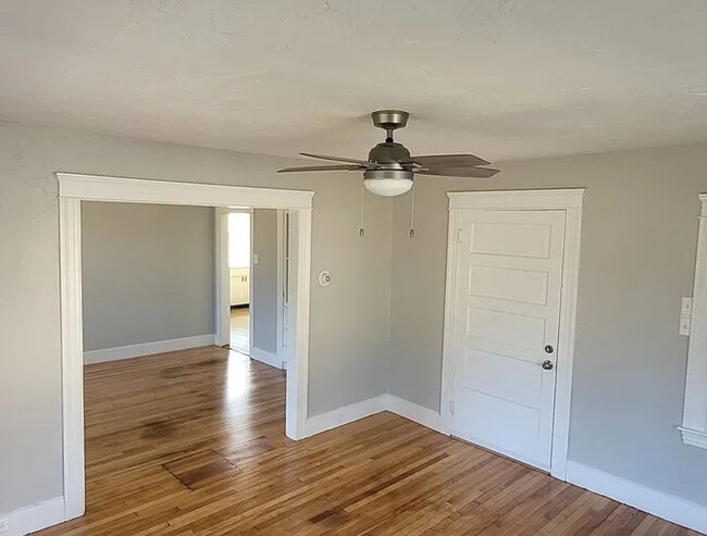 Building Photo - 981 Main St Unit 1