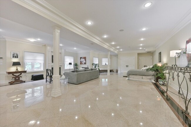 Photo - 50 Old Yonge St