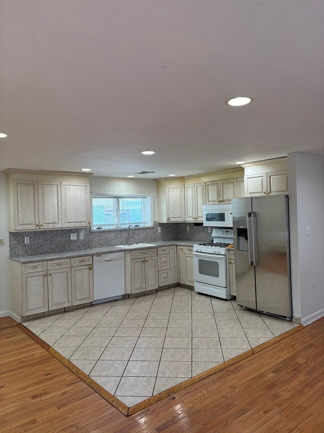 Photo - 32 Maiden Ln