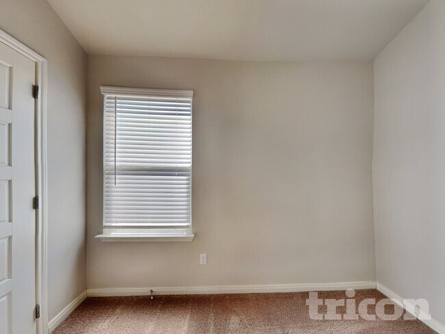 Photo - 5803 Zoey Wy