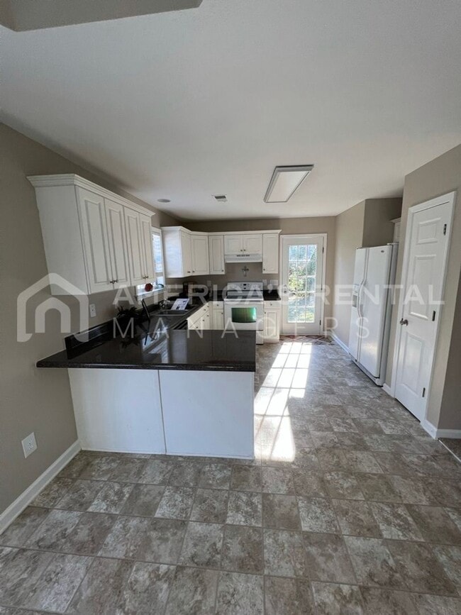 Photo - 141 Flagstone Ln