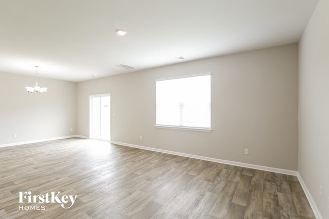 Photo - 9733 Roseberry St