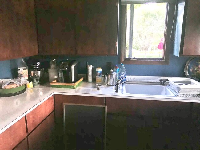 Photo - 202 Division St S