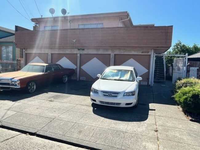 Building Photo - P01614 Unit TB