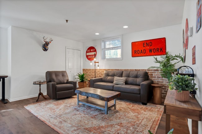 Photo - 121 W Hall St Unit APT A