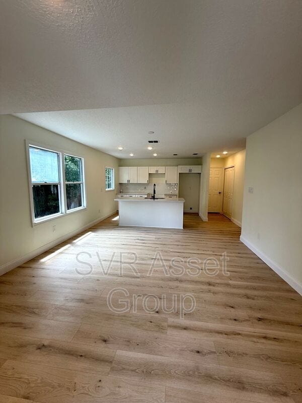 Photo - 732 E 57th St