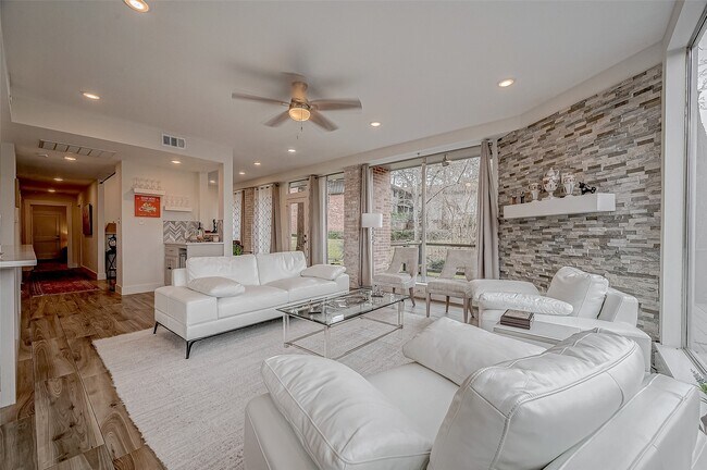 Building Photo - 6628 Bayou Glen Rd Unit 6628 Rental