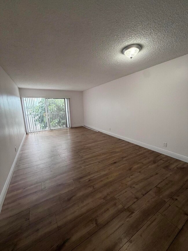 Photo - 8720 N Sherman Cir Unit 205