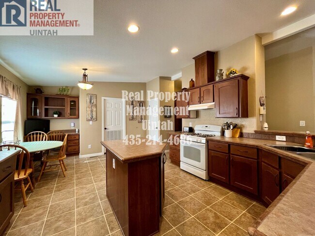 Photo - Beautiful 3 Bedroom 2 Bathroom House