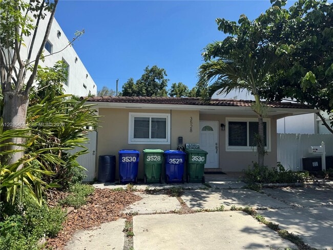 Building Photo - 3528 SW 25th Ter Unit 3528