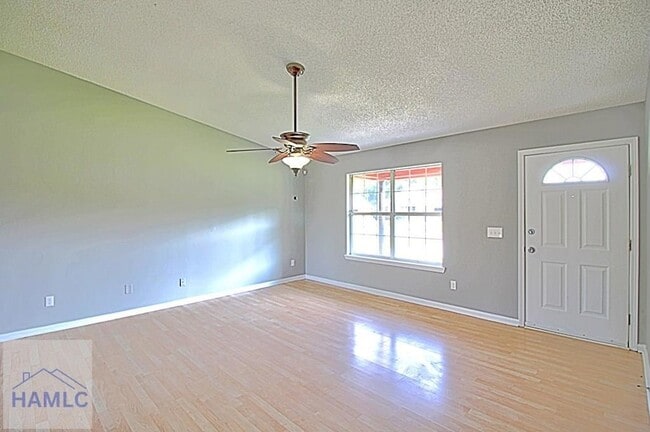 Photo - 850 Lyndsi Ln