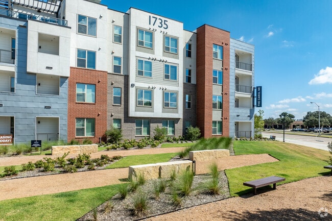 Additional Building View - Caroline Eastside