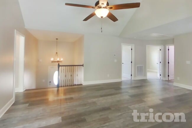 Photo - 492 Woodtrace Dr