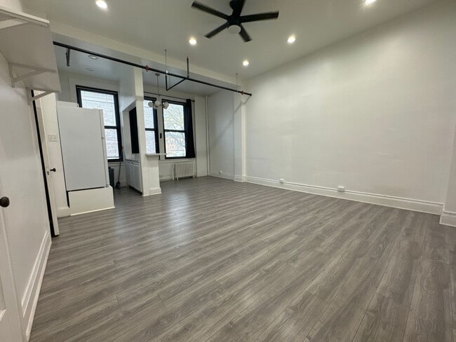 Photo - Loft Style Large Studio Apartment Unidad Apt 205 - Large Studio