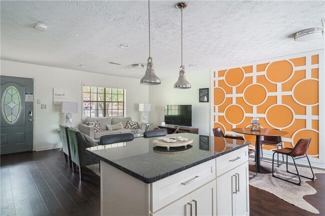 Photo - 942 Cadencia Way SW