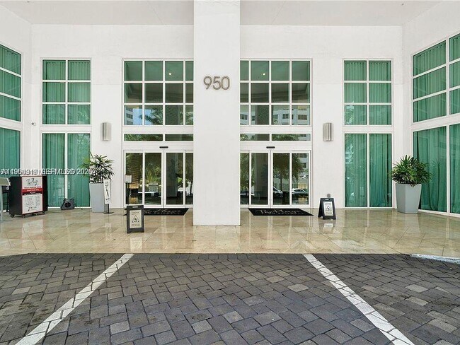 Photo - 950 Brickell Bay Dr Unit 4003