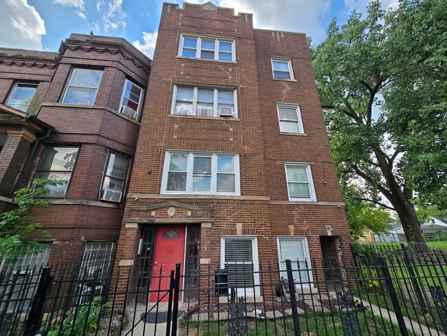 Building Photo - 834 N Christiana Ave Unit 3