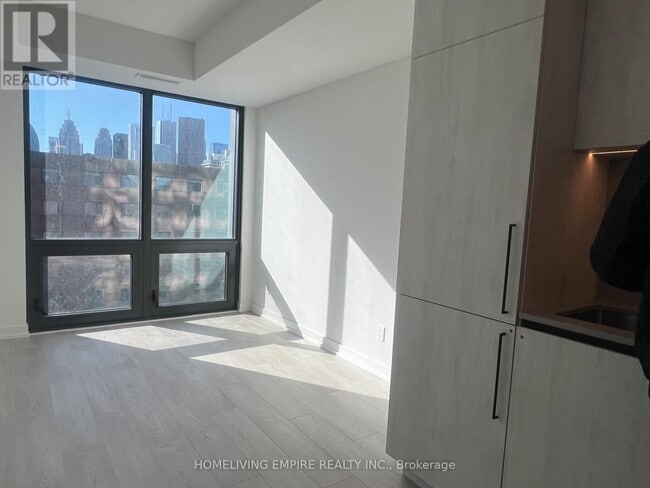 Photo - 35 Parliament St Unit 723