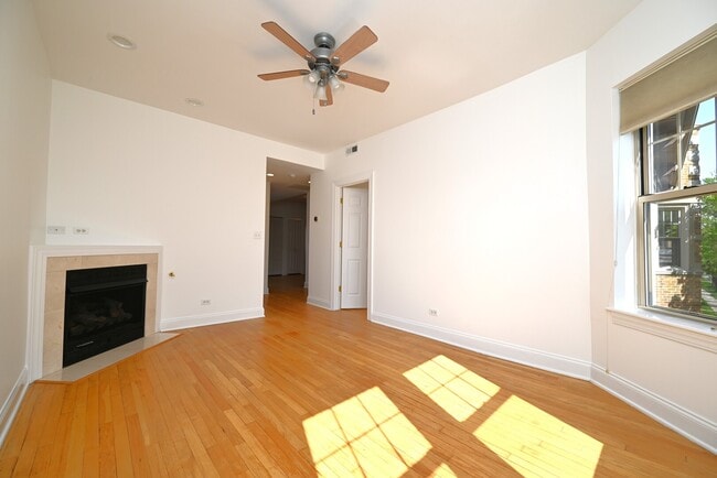 Photo - 7404 N Oakley Ave