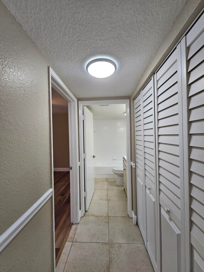 Photo - 1541 Windorah Way Unidad C