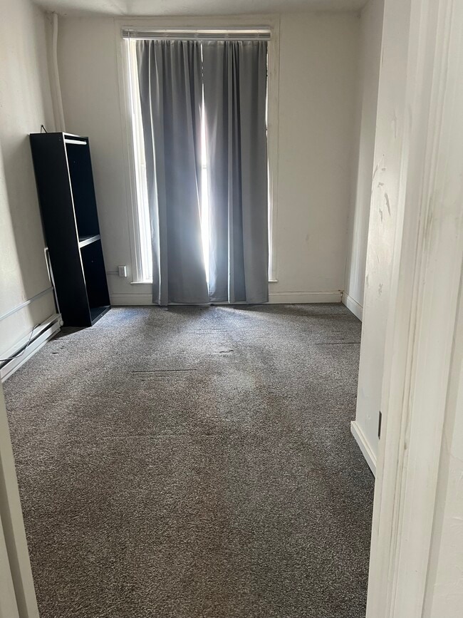 Dormitorio - 158 W Jackson St