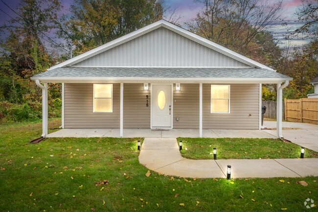 Building Photo - 4Bd/ 2Bath Ranch Style home mins from Down...