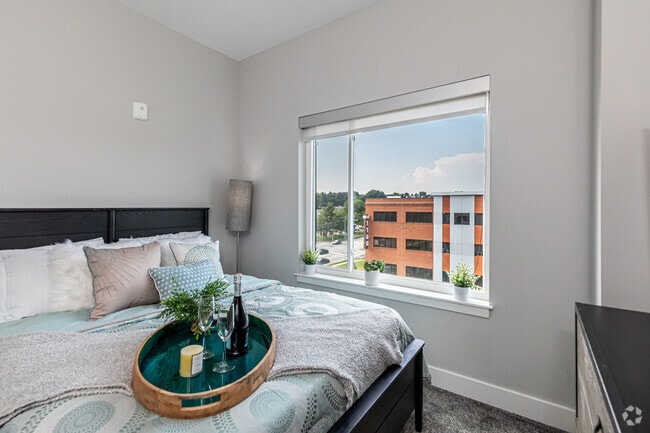 1BR, 1BA - 756SF - Bedroom