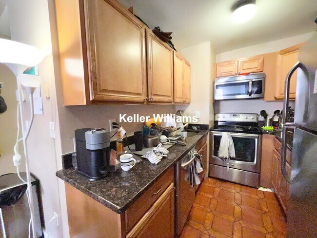 Building Photo - 28 Symphony Rd Rental