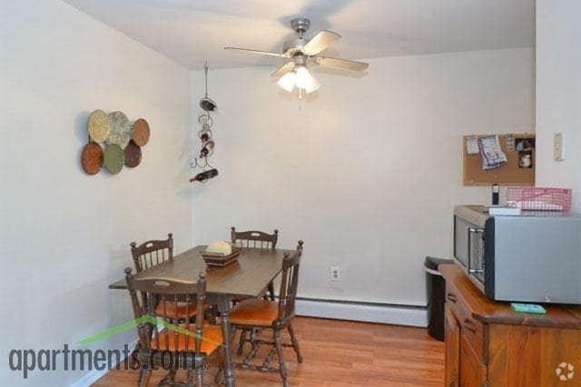 Dining Room - Belmont Village Apartments