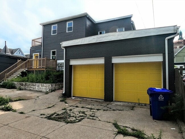 Building Photo - 2 Sunnyside St Unit 1